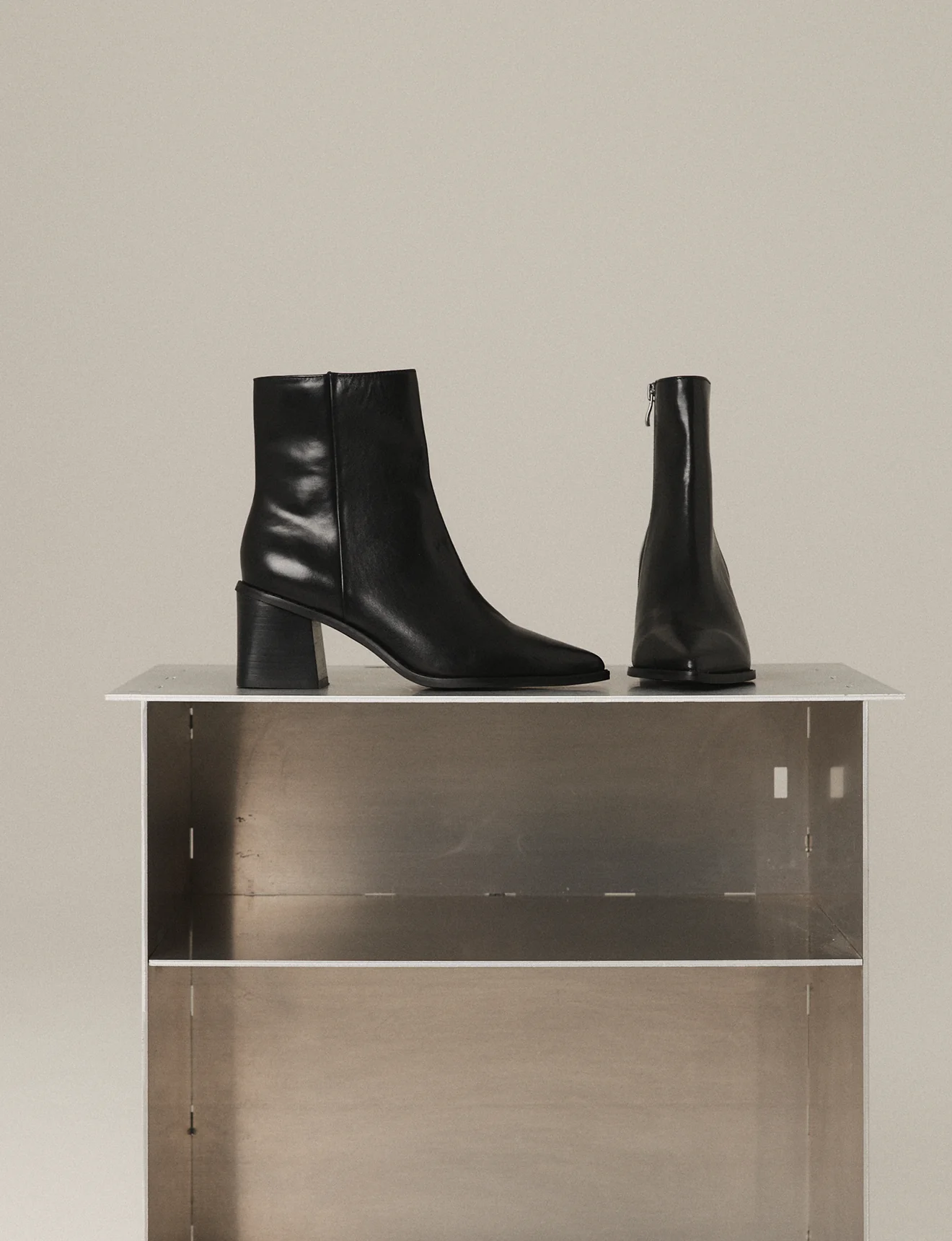 Douglas Ankle Boots - Black Vintage Leather - Image 7